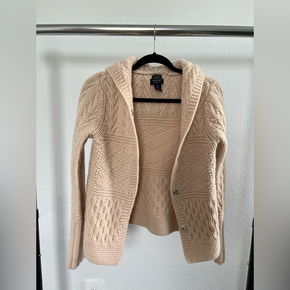 Medium 100% Lambs Wool Knit Cream Sweater